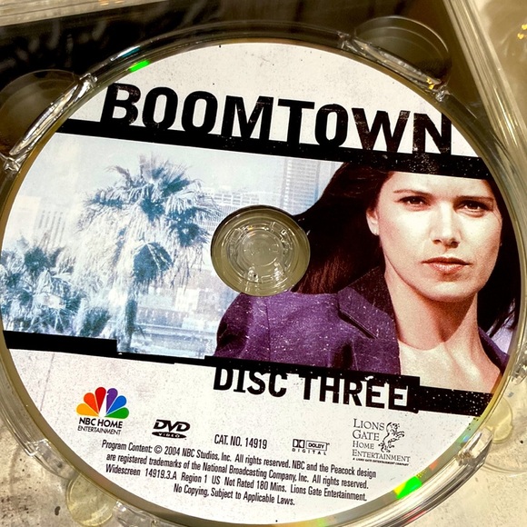 BOOMTOWN DVD SET NBC SERIES 5 Discs DONNIE WAHLBERG LANA PARRILLA GUC - Picture 9 of 11